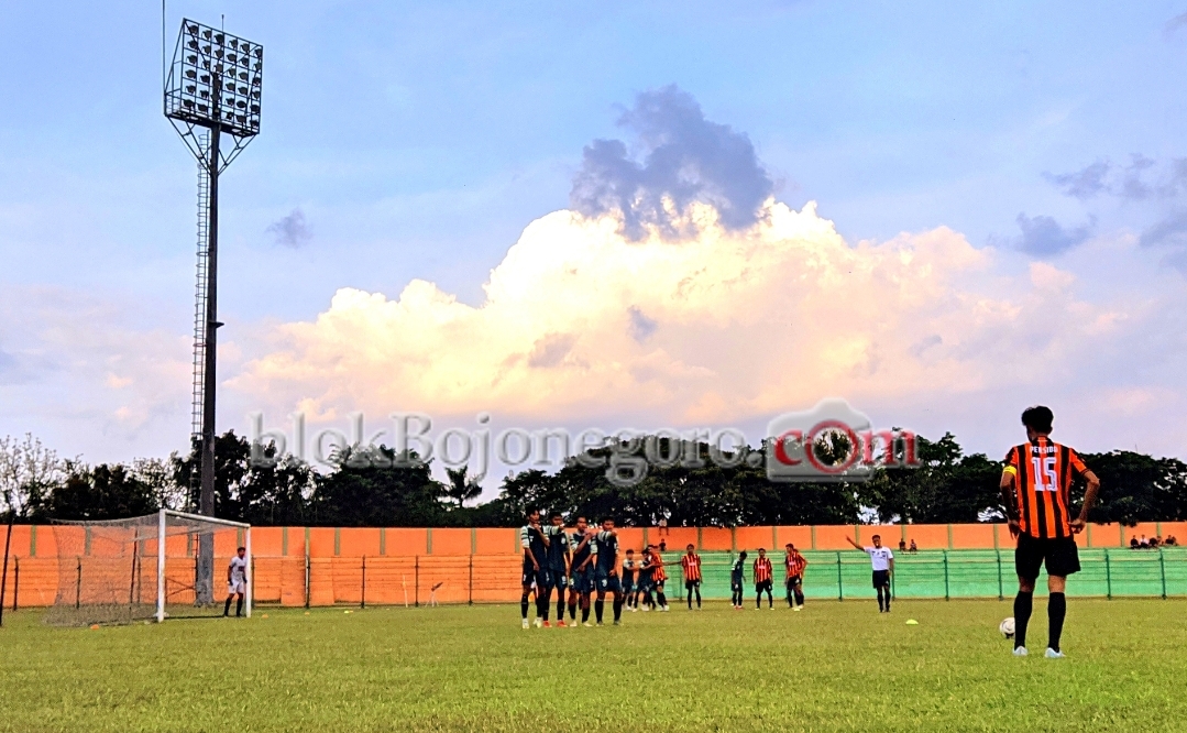 Berlangsung Sengit, Laga Uji Coba Persibo vs Grestara Gresik Imbang 1-1